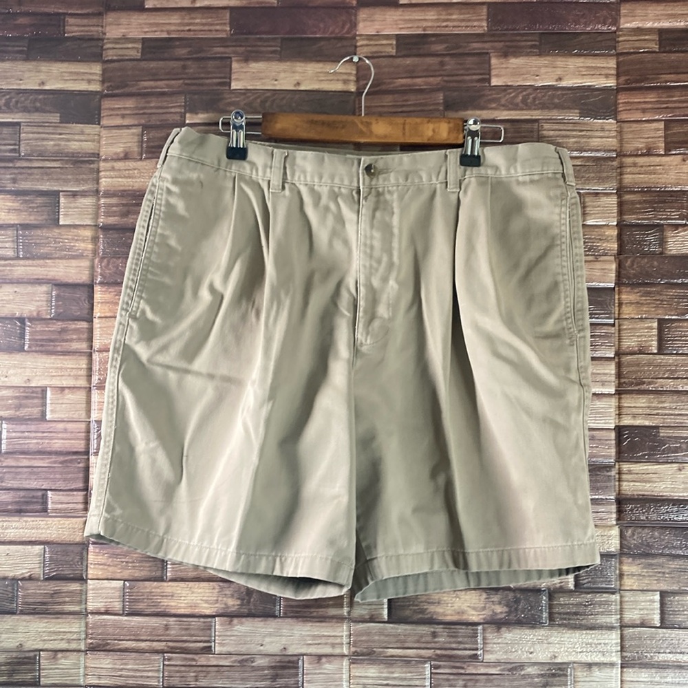 Vintage Mens Roundtree & Yorke Pleated Tan Shorts Pre Owned Size 38